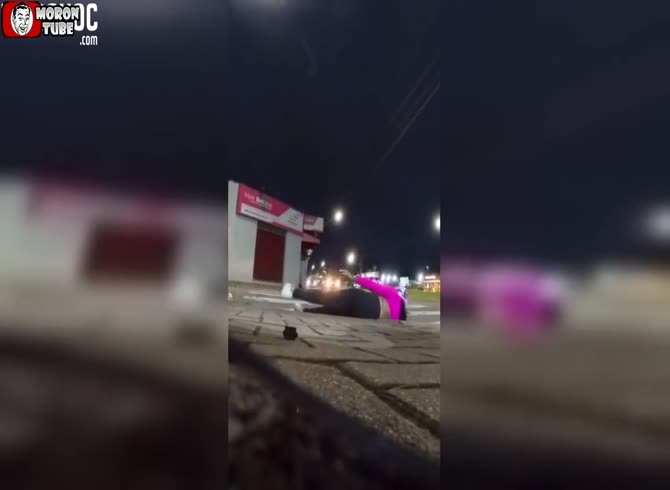Video :While filming a video, a Brazilian biker influencer collapses